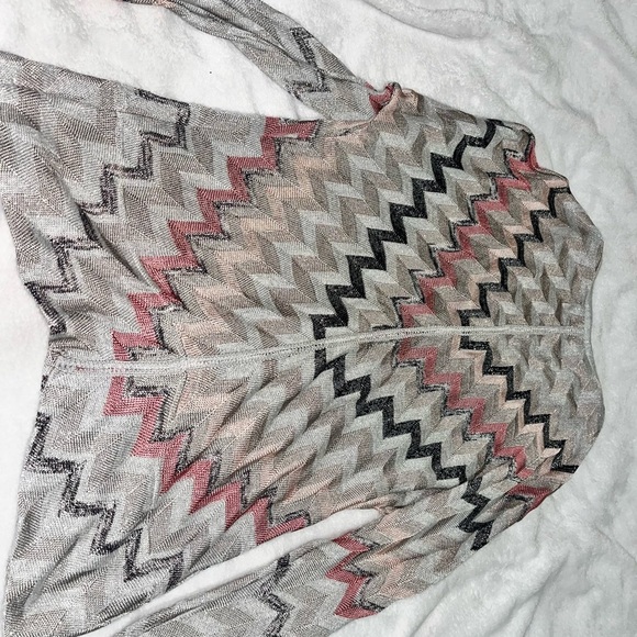 White House Black Market Chevron Long Sleeve in Pink, Black, and Cream - Picture 7 of 13